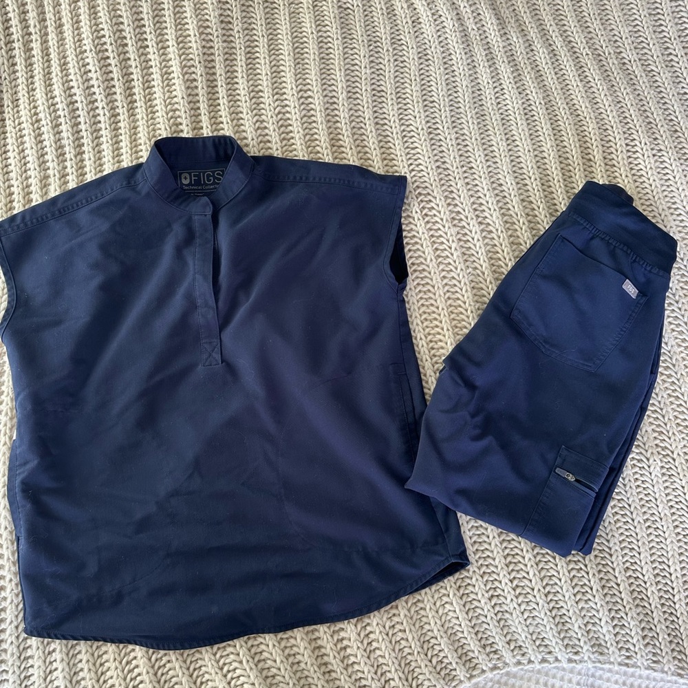 Figs Navy Blue Jogger Scrub Pants XXS
+ Navy Blue Rafaela Collar Scrub Top XXS